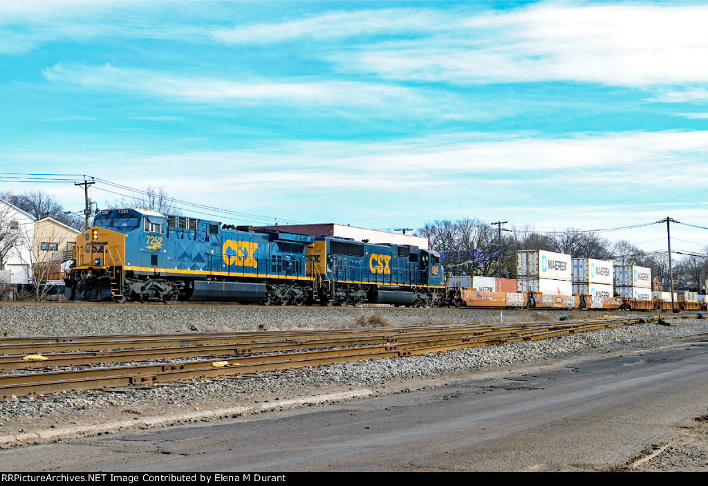 CSX 7252 on I-157